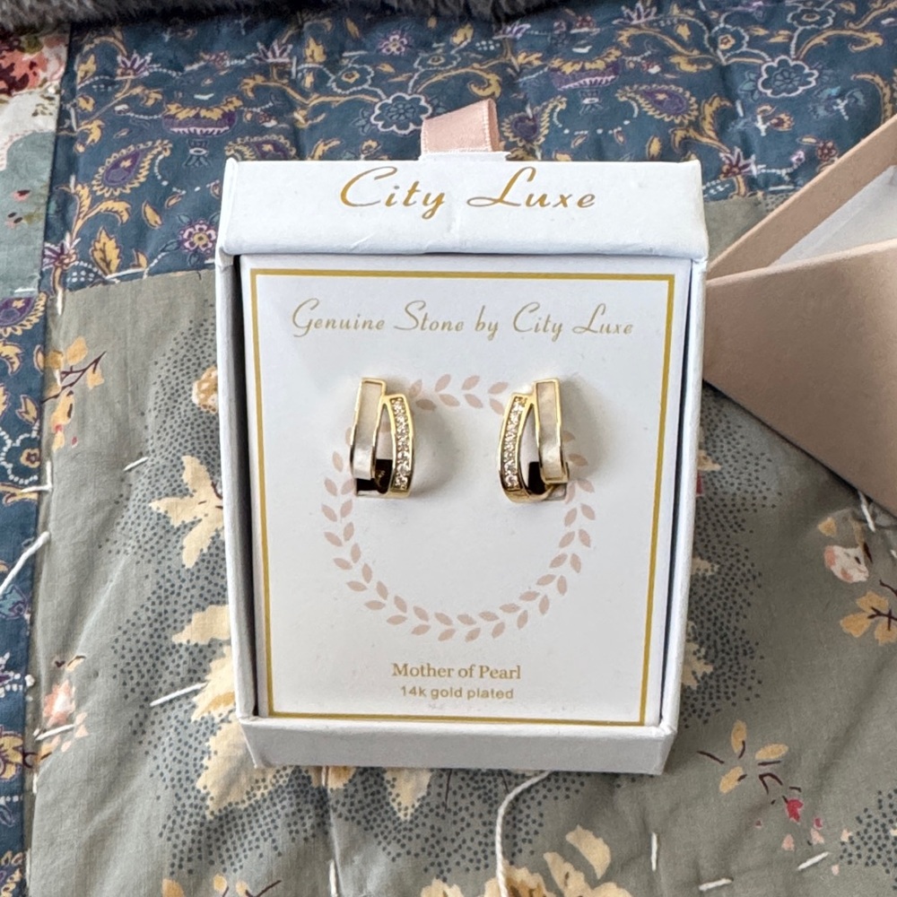 Kohl's Gold and Pearl Earrings